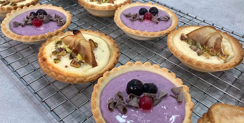 Tartaletas de pera, frutos rojos y calabaza - Repostería Online en Vivo